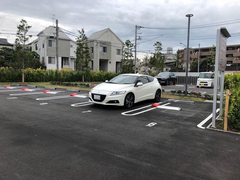 横浜市営 日野こもれび納骨堂　整備された平坦な駐車場