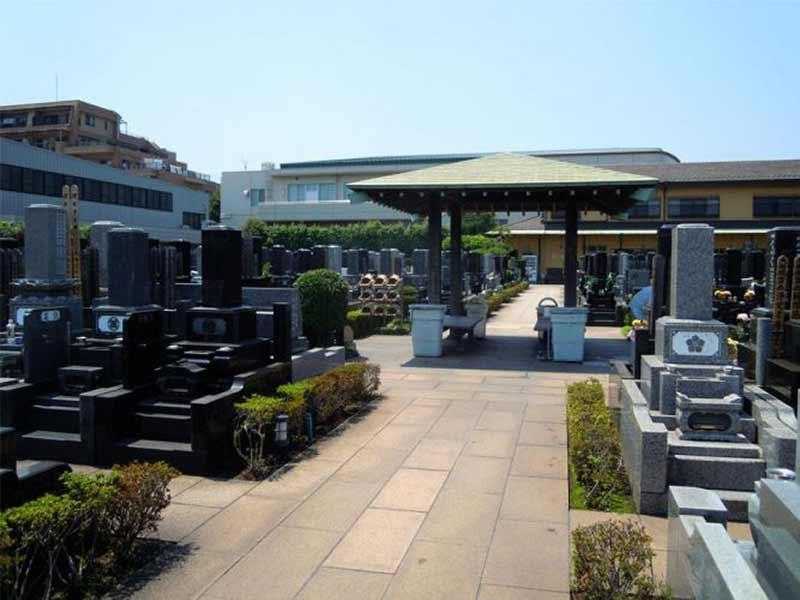 大師の杜墓苑　東屋の休憩所