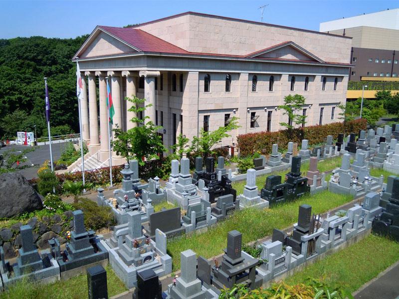 川崎霊園　芝生が美しい園内