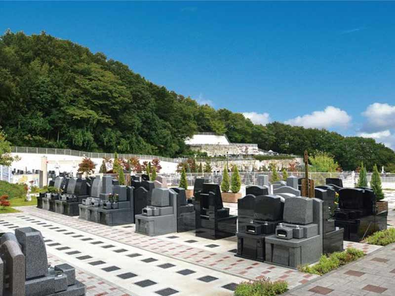 ヒルズ川崎聖地　自然に囲まれた苑内