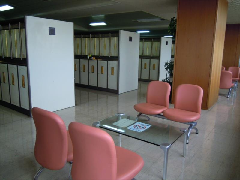 横浜市営久保山霊堂　整頓された納骨壇