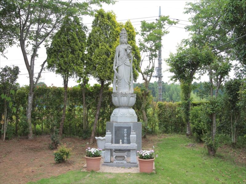 八千代メモリアルヒルズの聖観音像（供養塔）