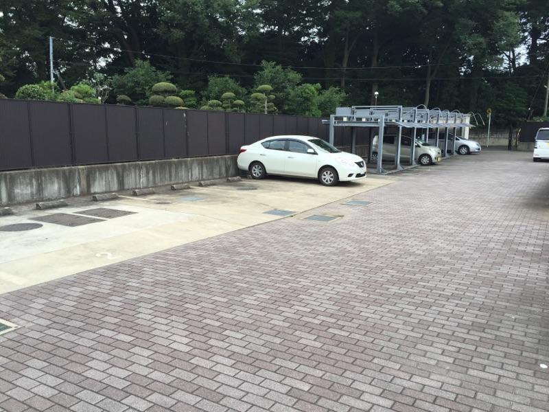 グリーンメモリアル東松戸霊園　広い駐車場