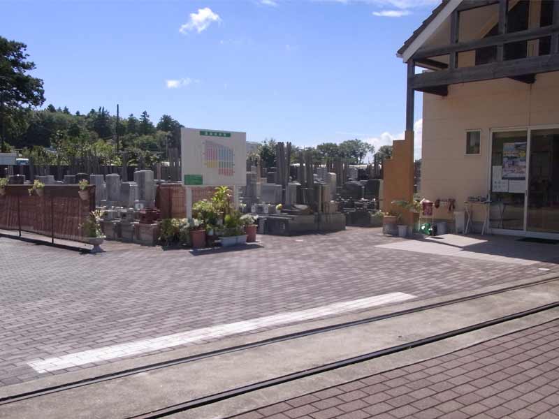 グリーンメモリアル東松戸霊園　墓域近くにある管理棟