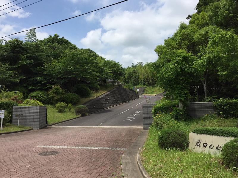 成田の杜公苑　広い入り口