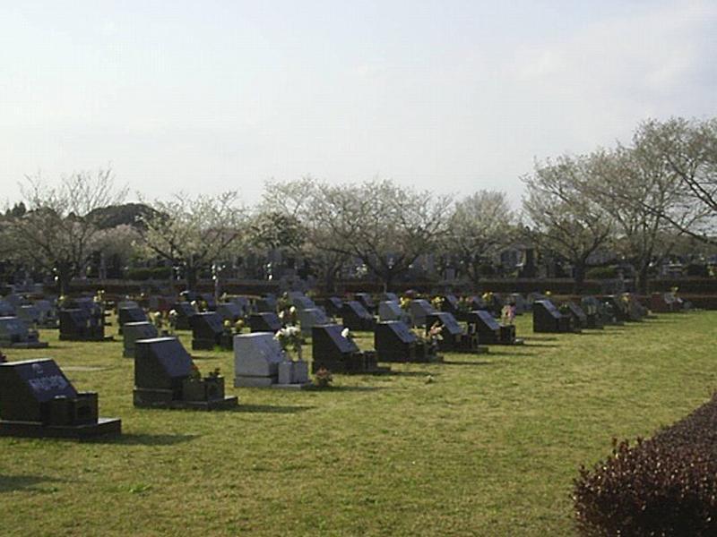 市原市営 能満墓園　開放感のある芝生墓所