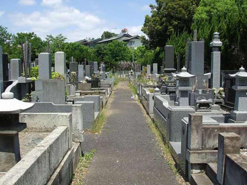 栄町霊園　舗装された参道