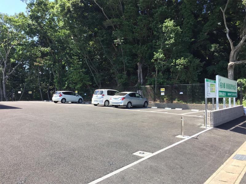 桜の郷　市原能満聖地霊苑　舗装された駐車場