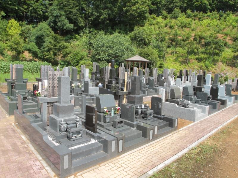 浄光の森聖地　日当たりが良く緑豊かな墓域