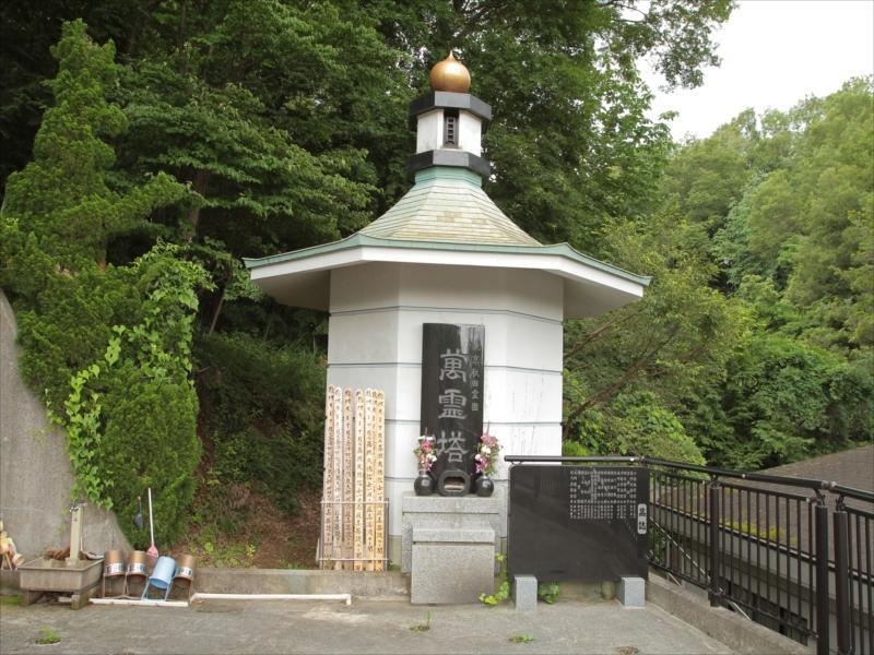 東京秋田霊園　永代供養墓「萬霊塔」（合祀タイプ）
