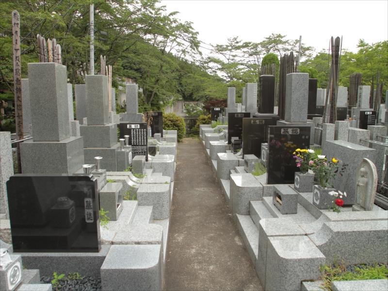 東京秋田霊園　スロープやエレベーターがあるので安心してお参りできる墓域