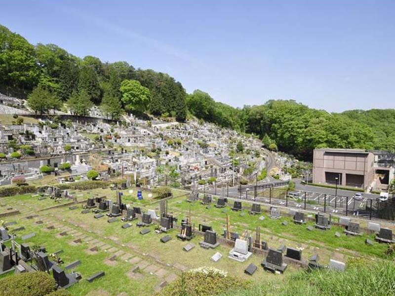 青梅市墓地公園　駐車場も完備