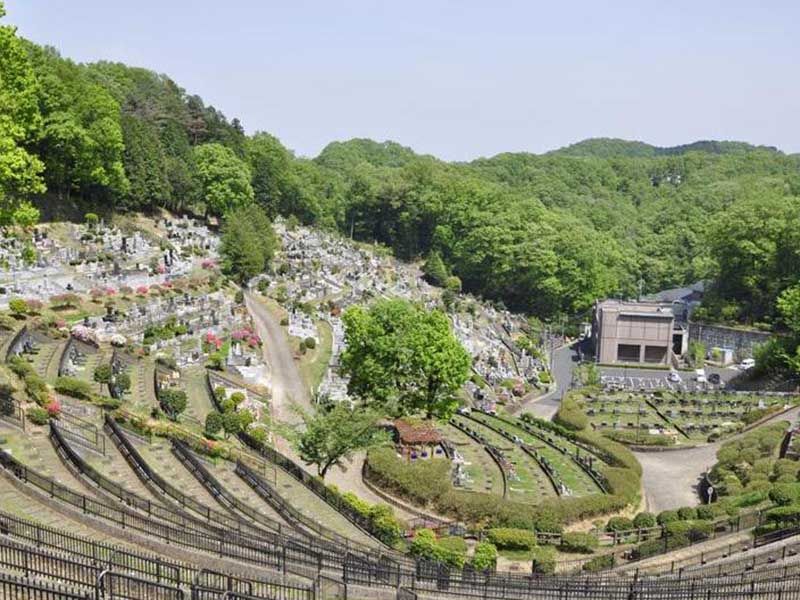青梅市墓地公園　自然に囲まれた明るい園内
