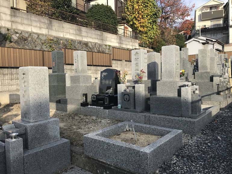 上石切法照寺霊苑　洋型墓石