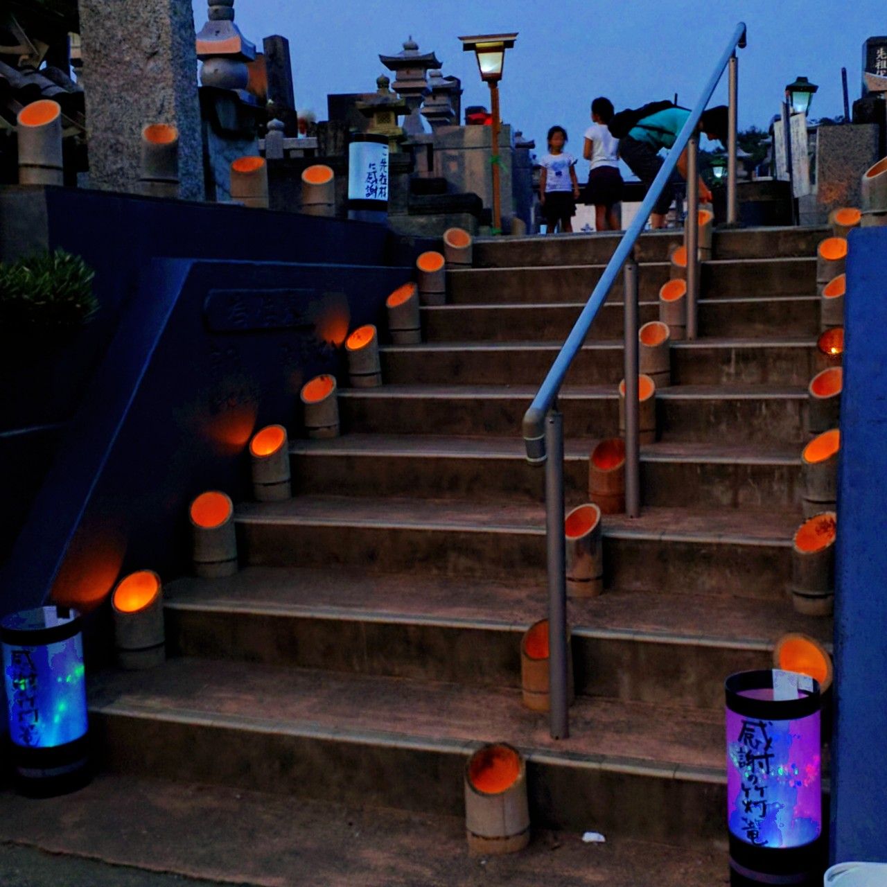 成就院二十三夜尊永代供養墓　お盆の迎え火送り火竹灯籠