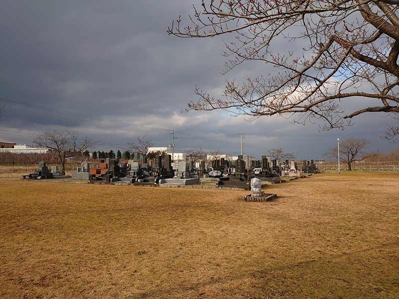 黒石市姥懐霊園墓地