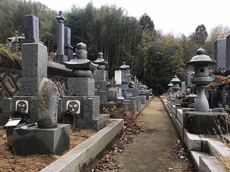 自性院墓地