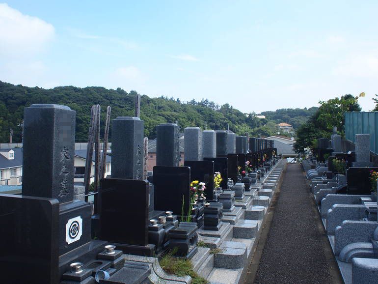 藤沢霊園　高台にある墓域