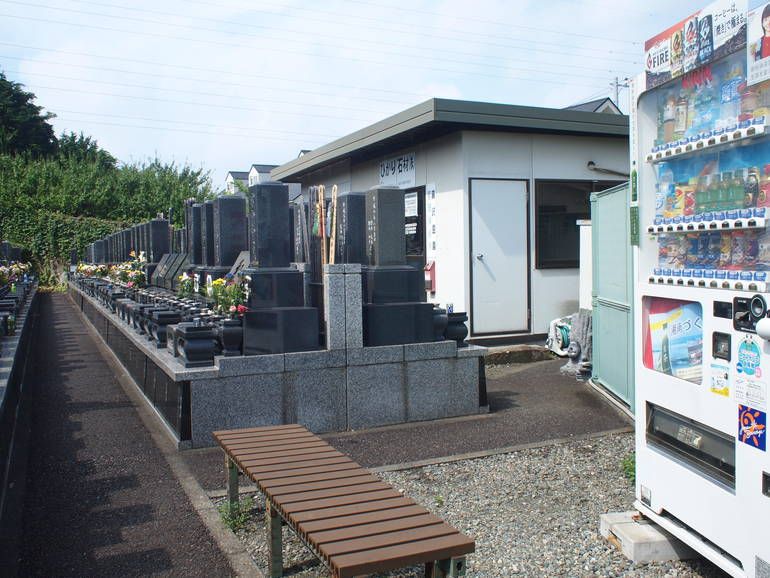 藤沢霊園　自動販売機も完備