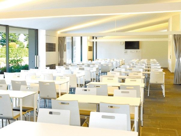 所沢聖地霊園　管理事務所内の休憩所