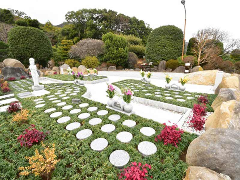 いずみの郷ゆがわら樹木葬墓地