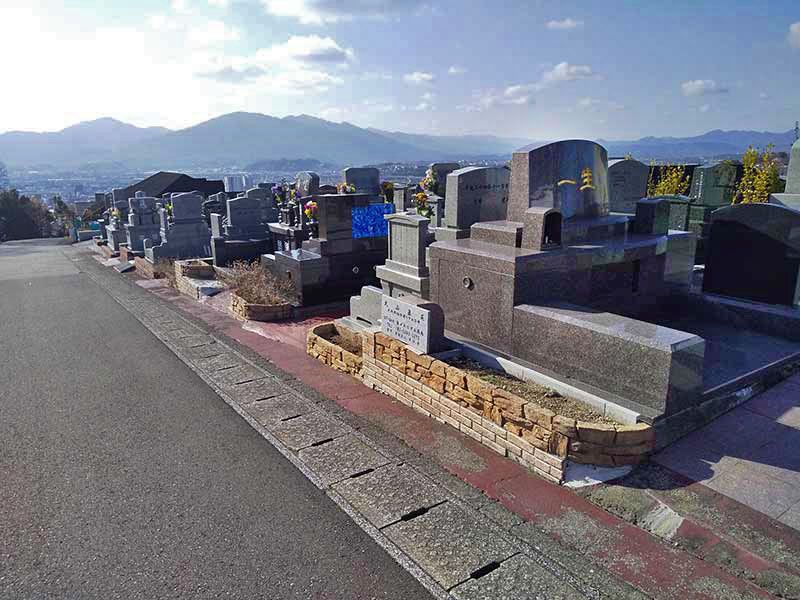 大分市営 丸山墓地公園　高台に構えた墓地