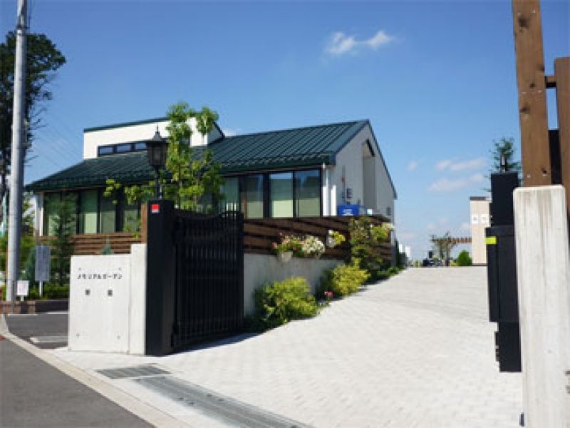 メモリアルガーデン新座　広い入り口