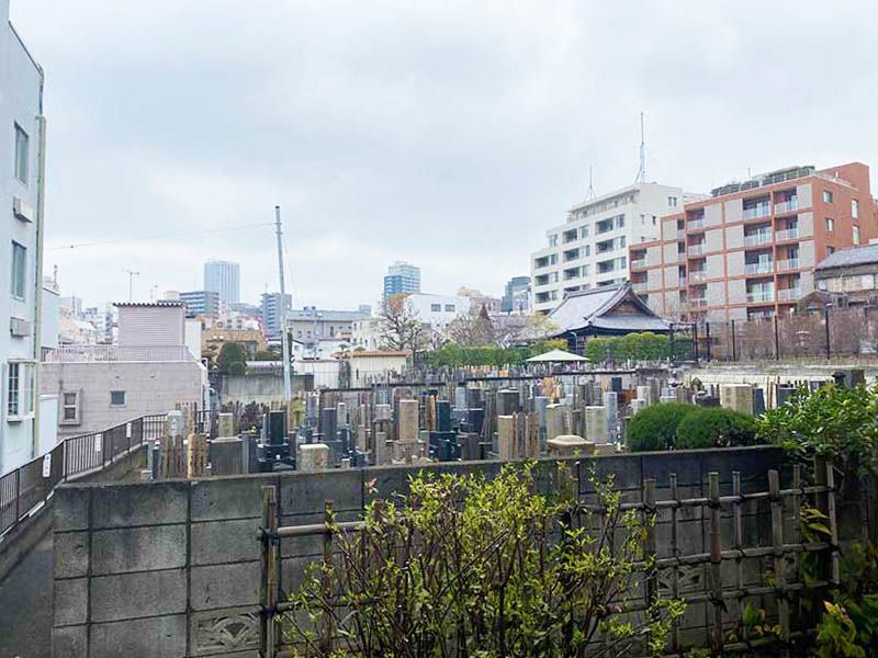 蓮乗院　閑静な住宅街に佇む墓地