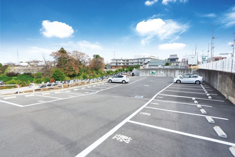 川口霊園かわぐちの杜の広々とした駐車場