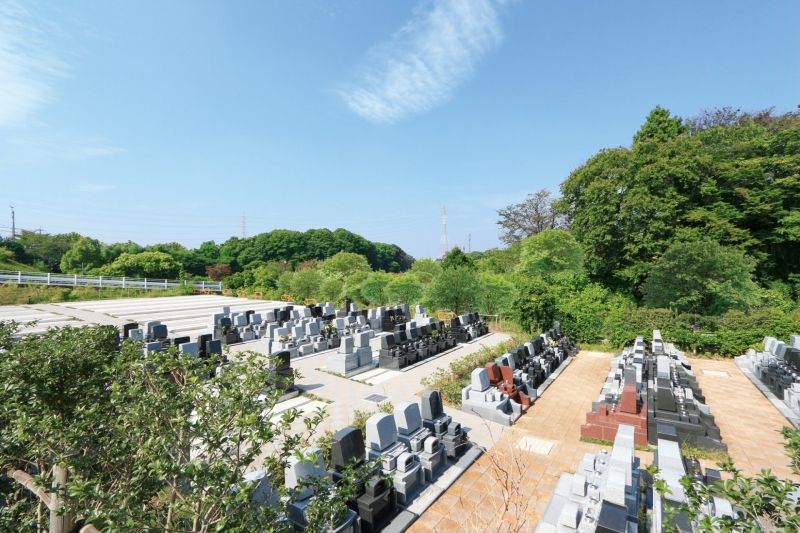 川口霊園かわぐちの杜の広々とした墓所