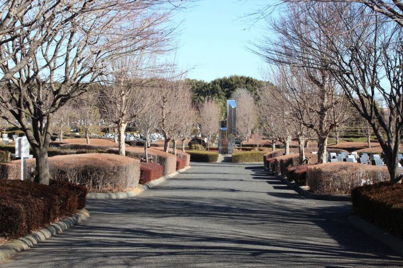 新座市営墓園の園内風景
