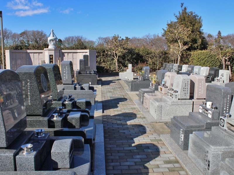 狭山やすらぎ霊園　洋型墓石が並ぶ墓域