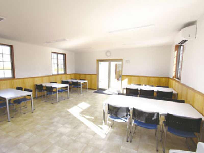 南川越霊園　明るい休憩室