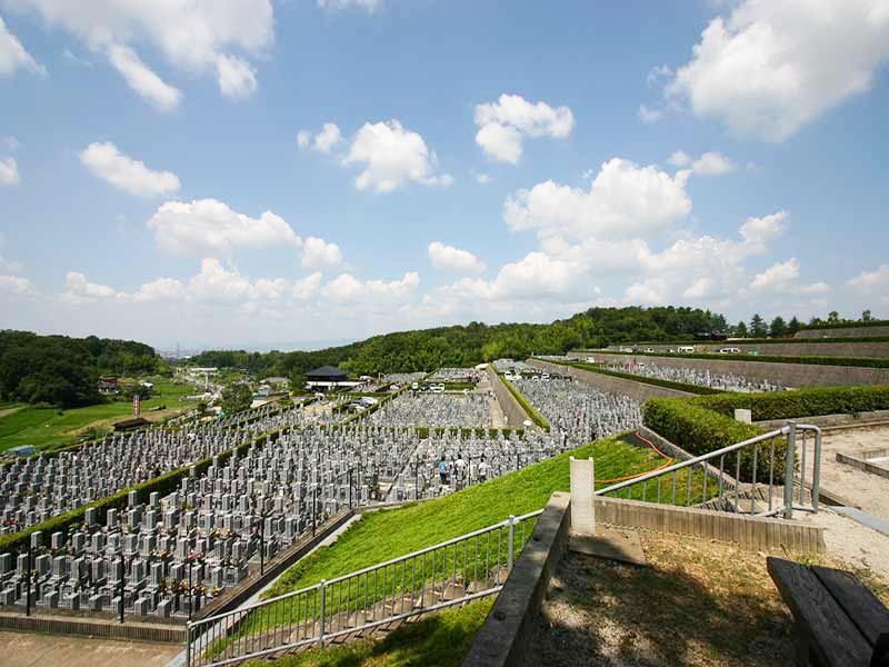 枚方紫峰霊苑　豊かな自然に囲まれた霊園