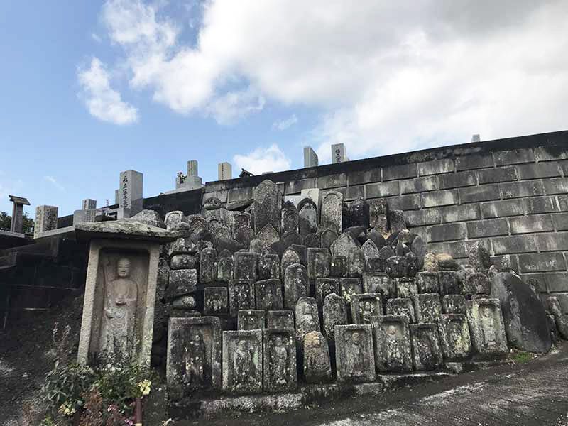 神童子墓地