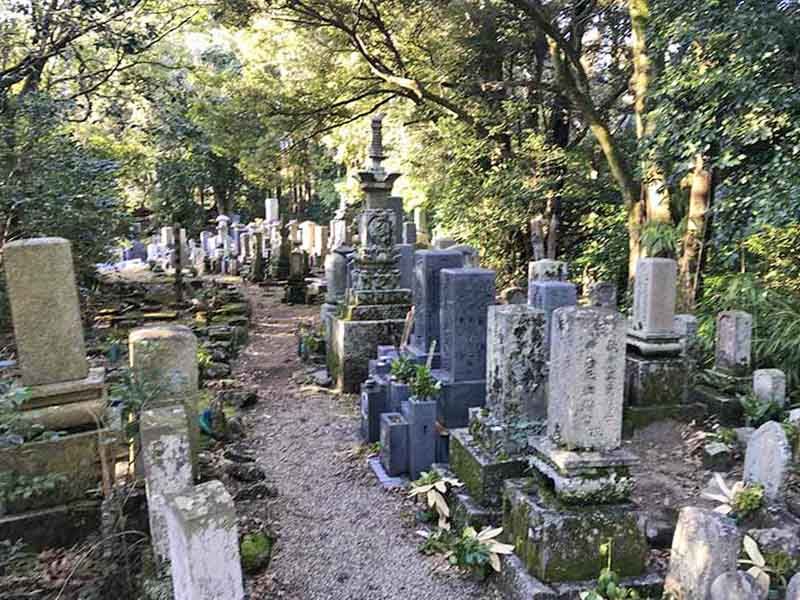 例幣墓地