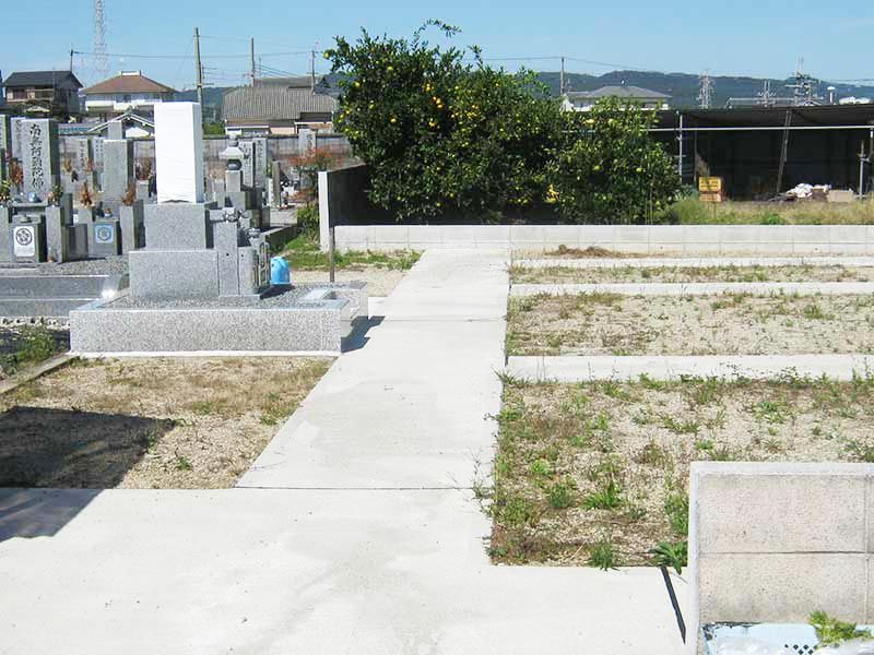 磯壁加守墓地