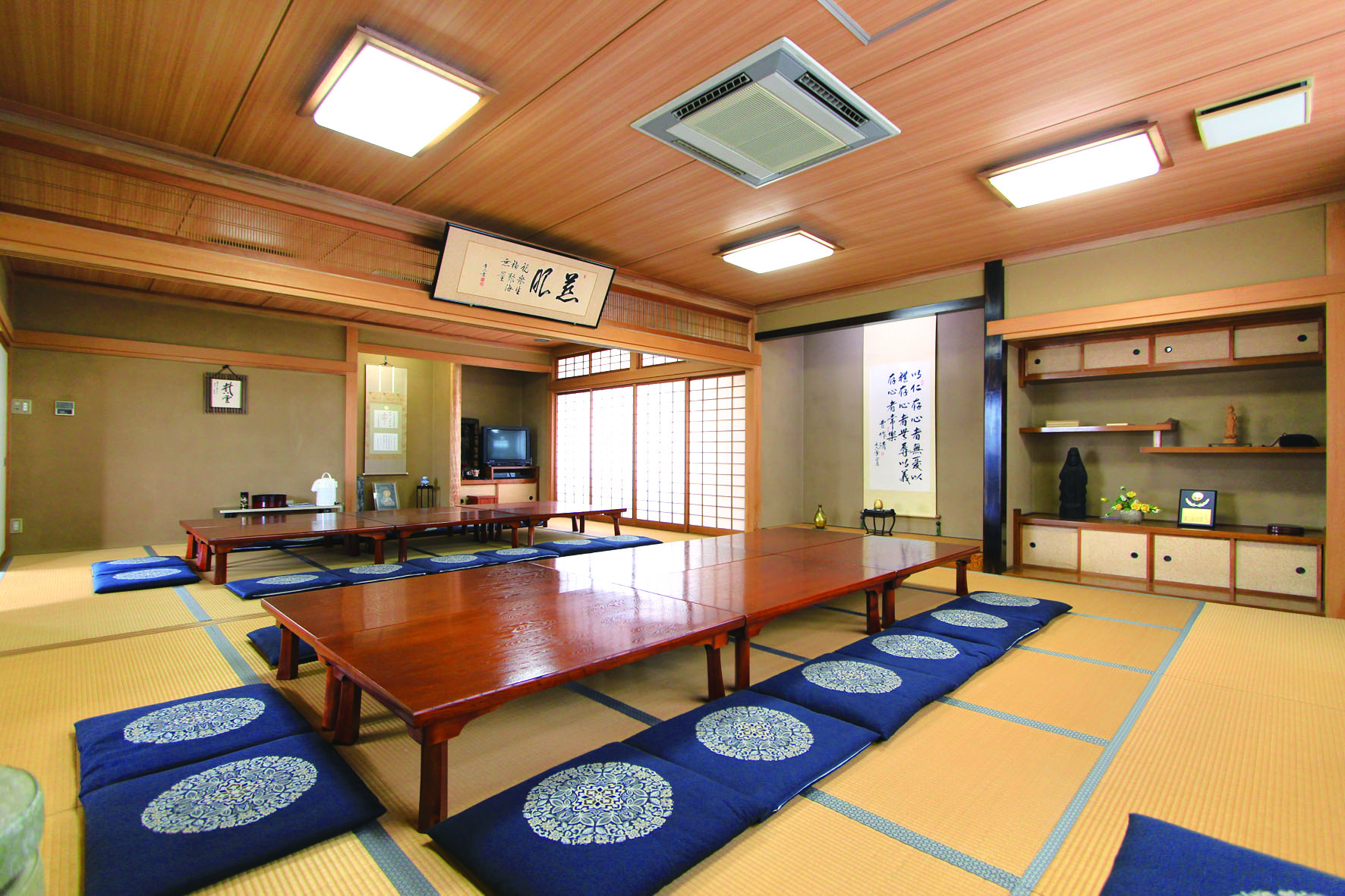 浄円寺　清潔感溢れる施設内