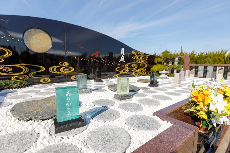 清勝院　区画ごとに設置された墓標