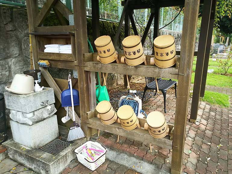 西東京墓苑　ご自由にお使いいただける清掃用具