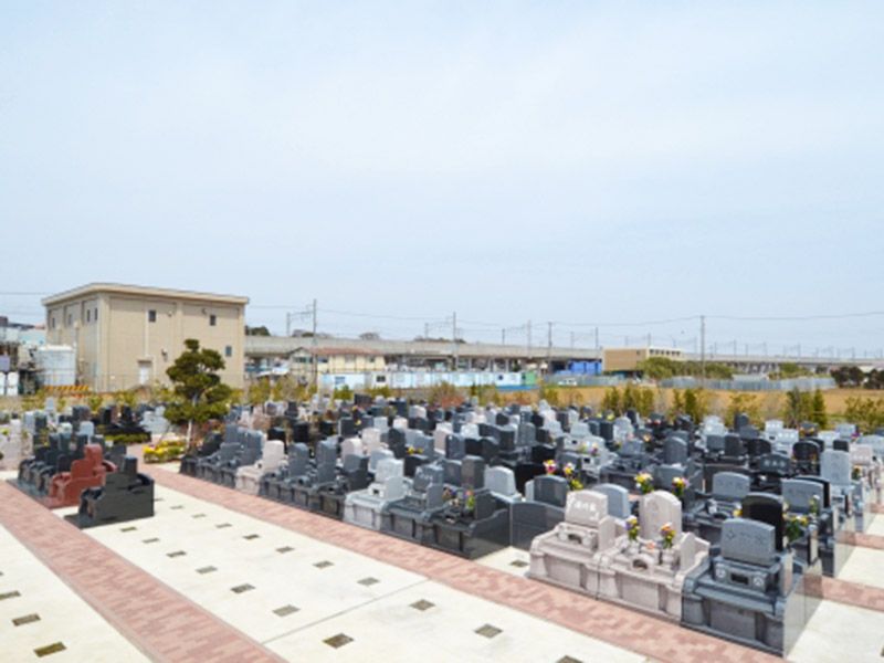 歩きやすく開けた場所にある霊園