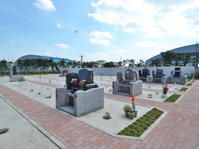 バリアフリー設計で歩きやすい園内