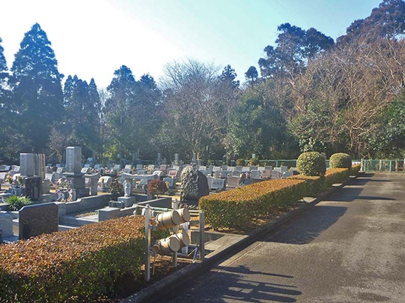 緑に囲まれた中野霊園