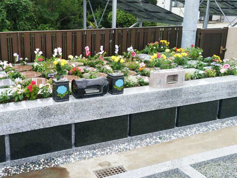 管理が行き届いた樹木葬墓地