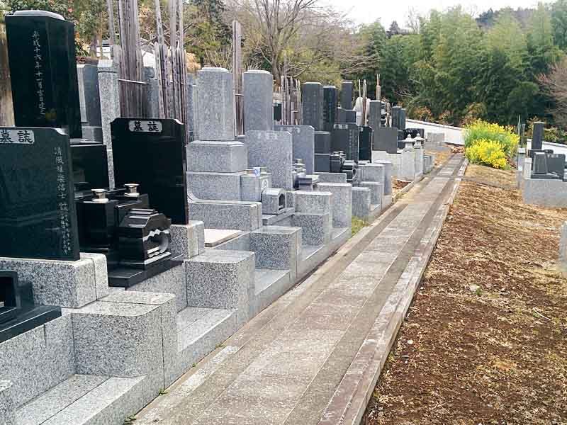 緑に囲まれた東光墓園