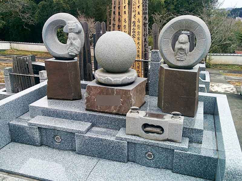 ゆったりとしたつくりの墓所