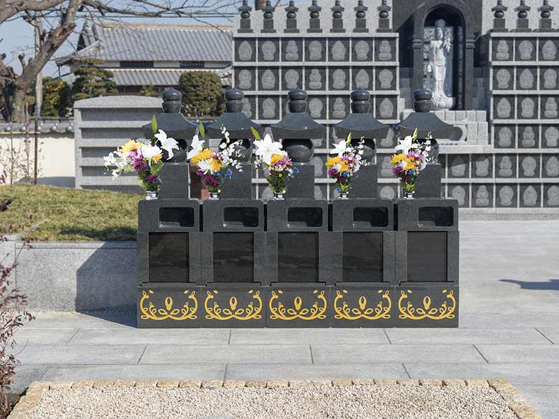 慈眼院墓苑 永代供養墓・樹木葬　整然と並んだ供養墓