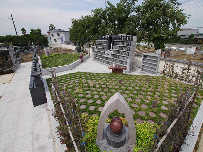 慈眼院墓苑 永代供養墓・樹木葬　自然に帰れる樹木葬