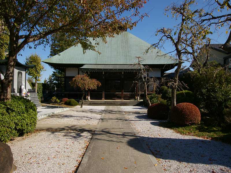 浄安寺墓苑　本堂への参道もバリアフリー