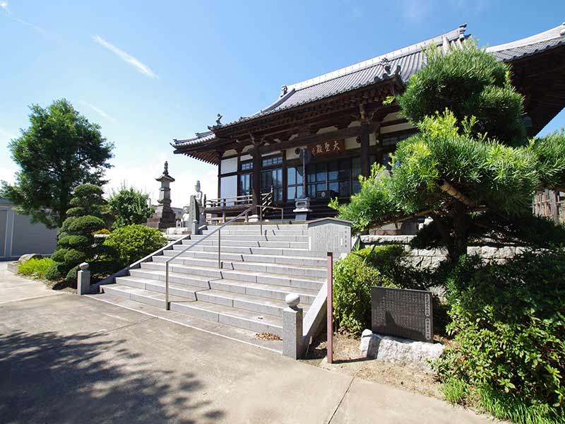 加須の杜霊苑 西浄寺 永代供養墓・樹木葬　本堂へ続く石階段